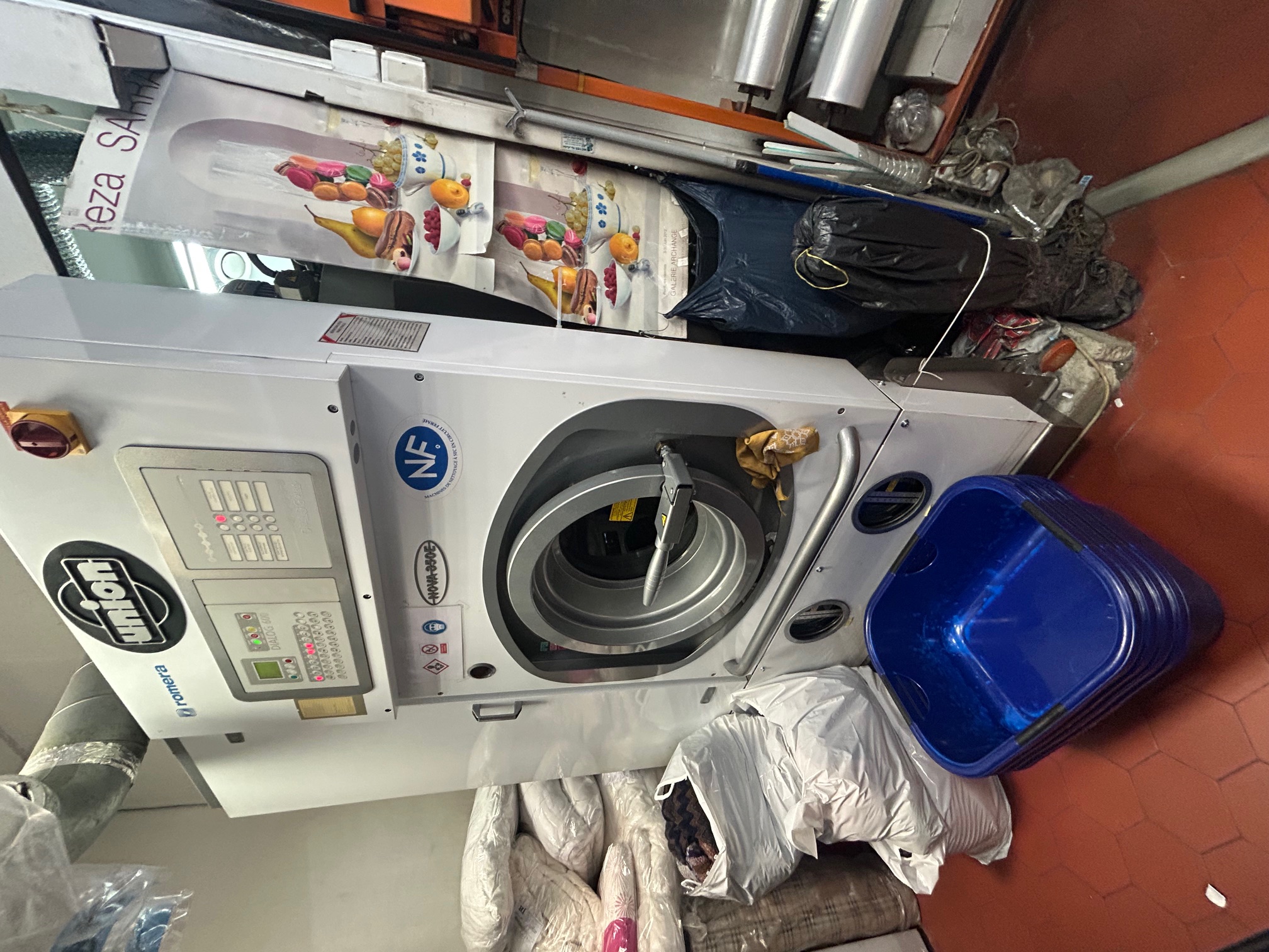 BAISSE DE PRIX PARIS 11EME PRESSING POSSIBILITE LAVERIE